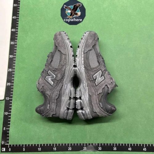 New Balance 2002R Protection Pack Chunky Sneakers Gray