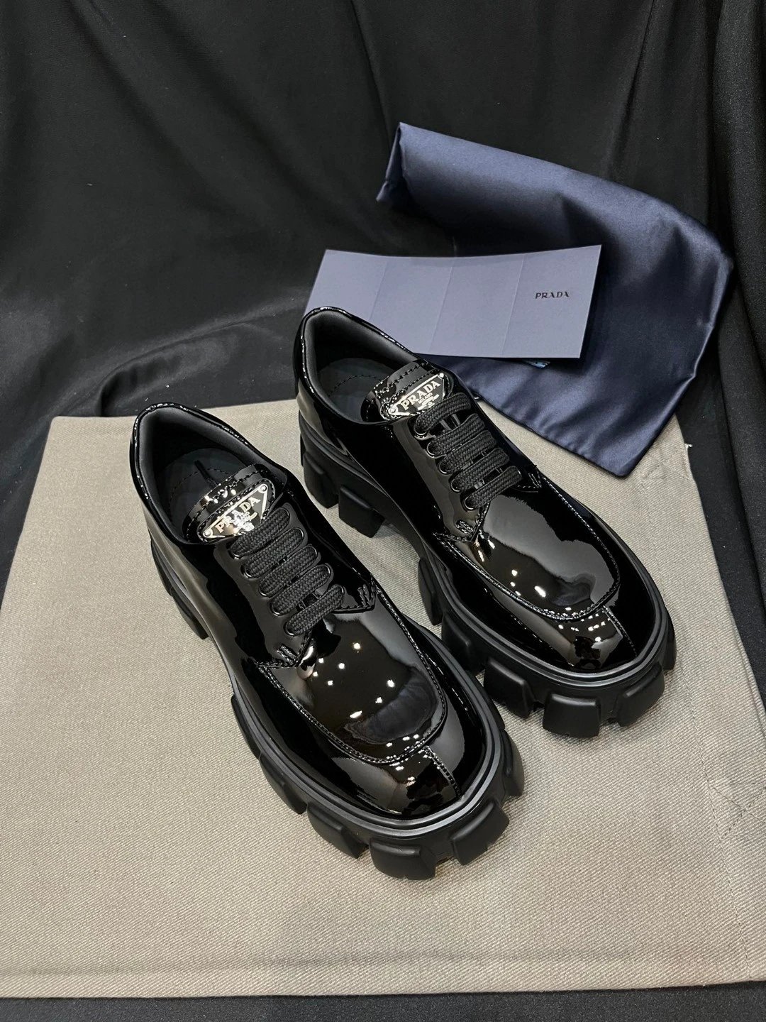 黑色(亮面) 黑色(亮面)