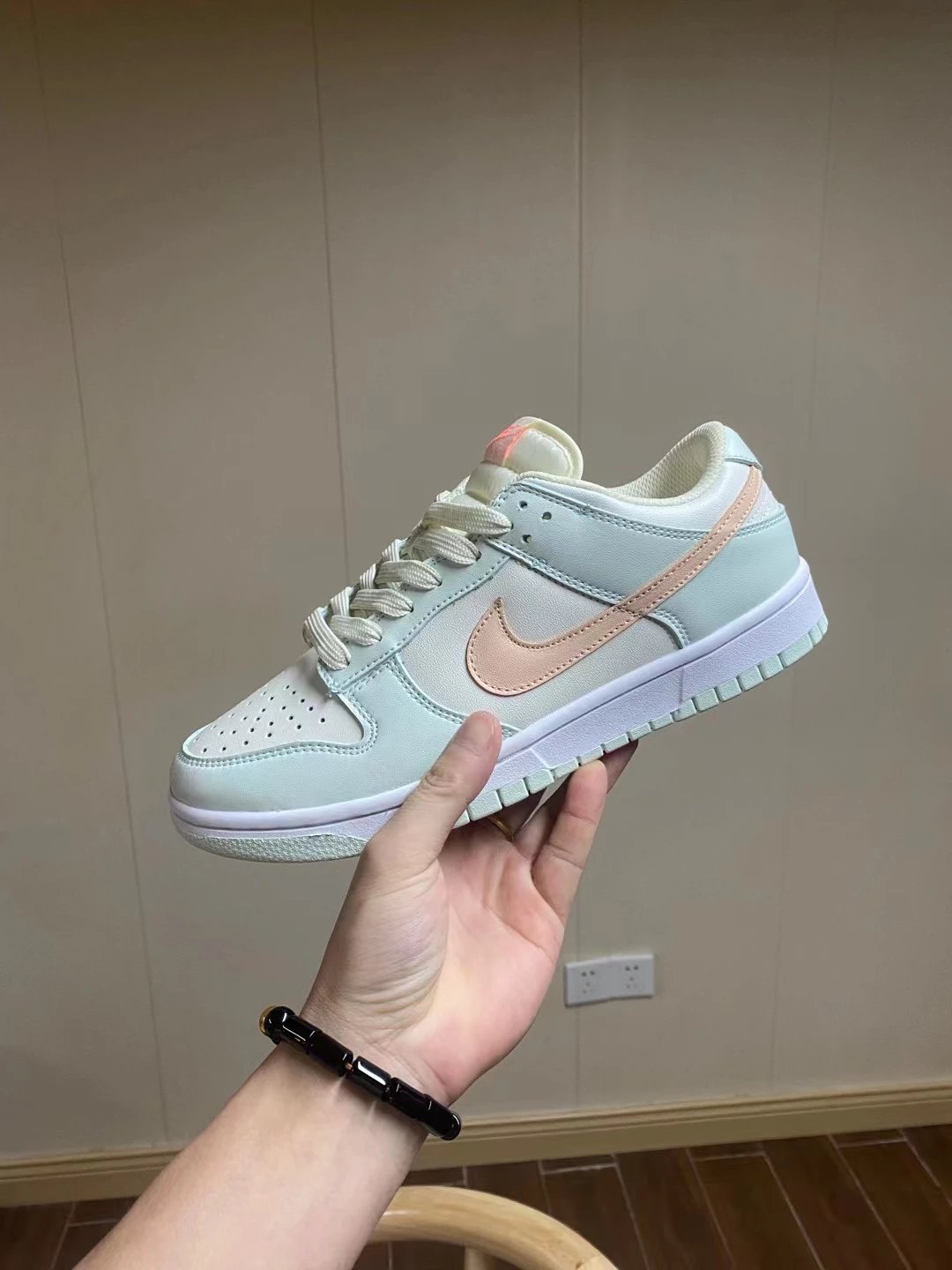 32 32