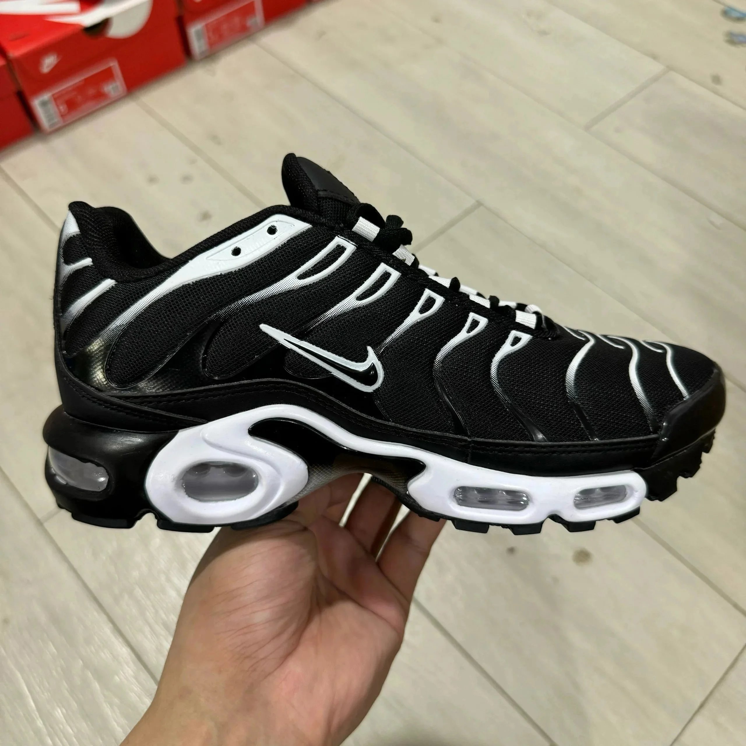 货12黑白 货12黑白