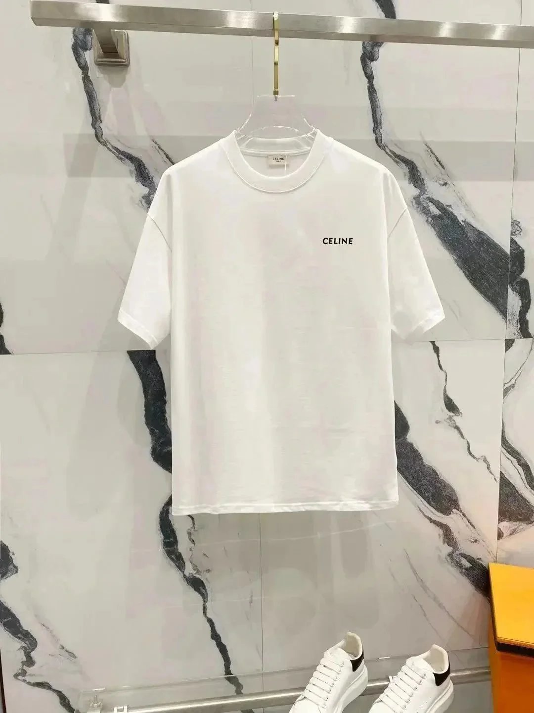 32 32