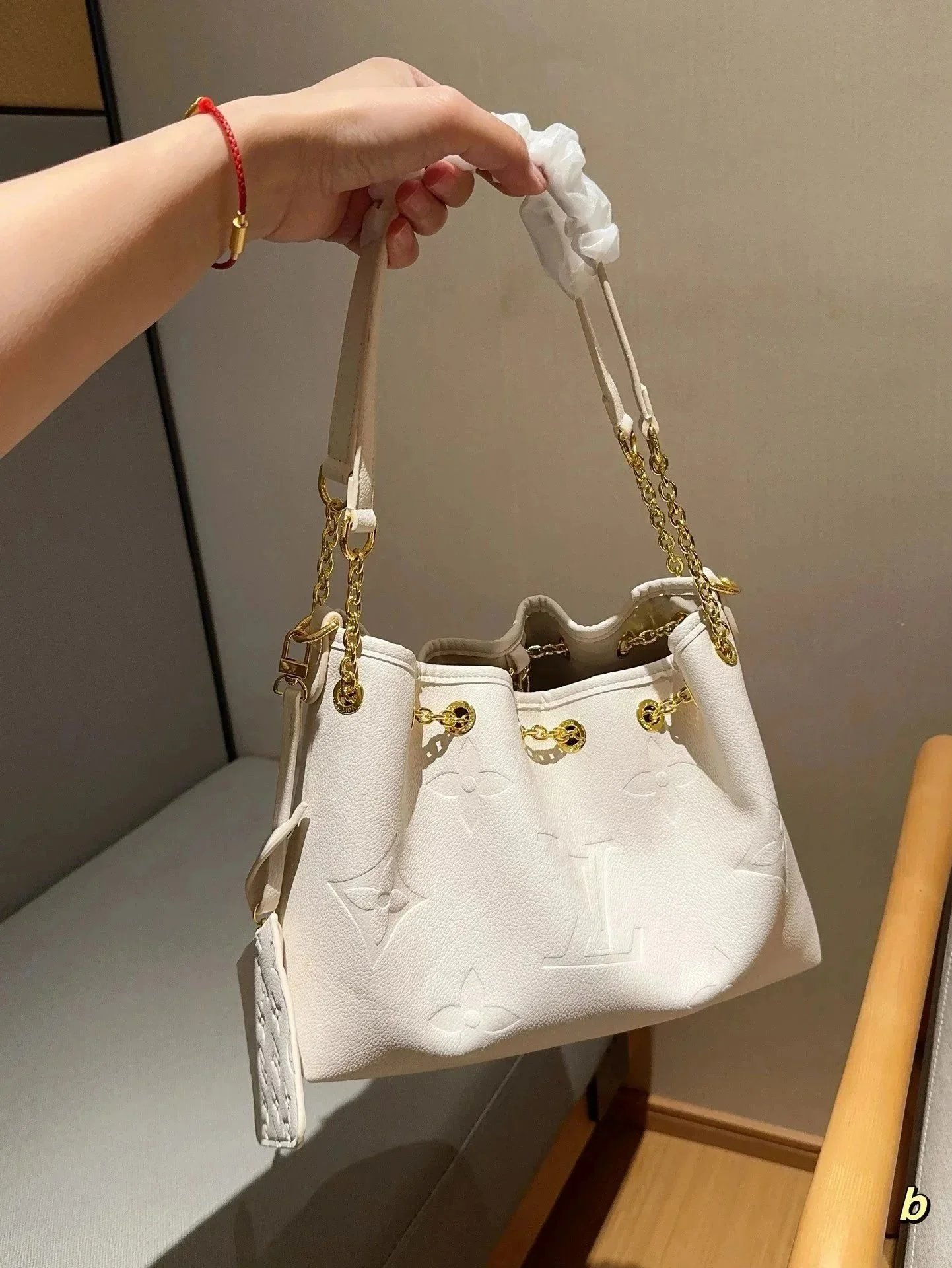 050301006-White (Size: 28 × 20 × 11 cm) 050301006-White (Size: 28 × 20 × 11 cm)