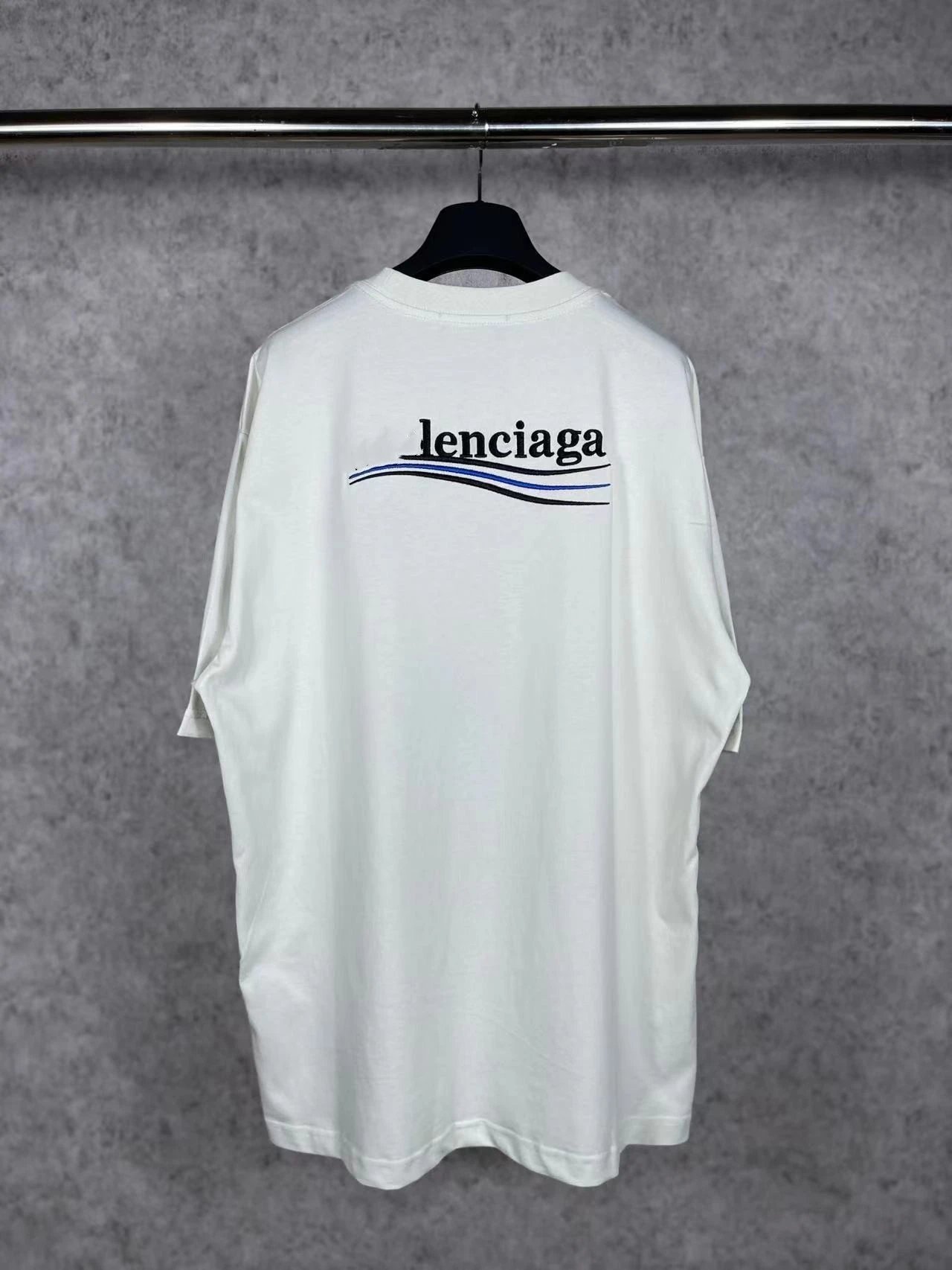 灰白色 灰白色