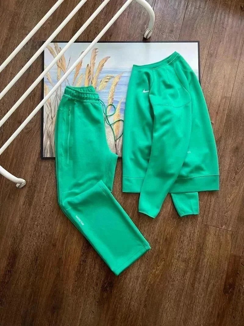 030214018 – Round-neck sweatshirt set, green 030214018 – Round-neck sweatshirt set, green