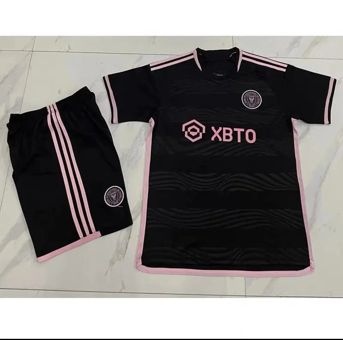 Away kit with numbered print Away kit with numbered print