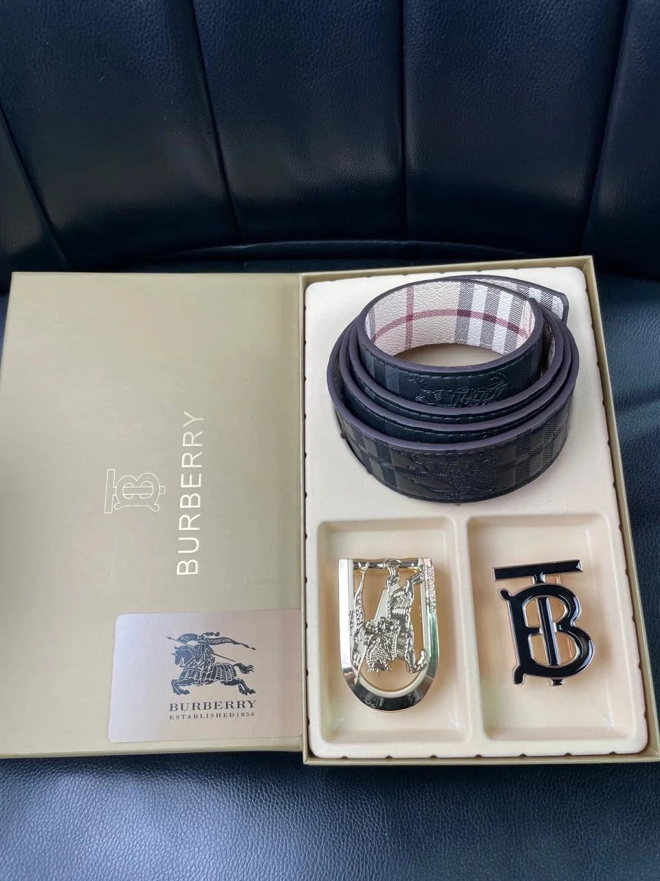 BURBERRY 37 BURBERRY 37