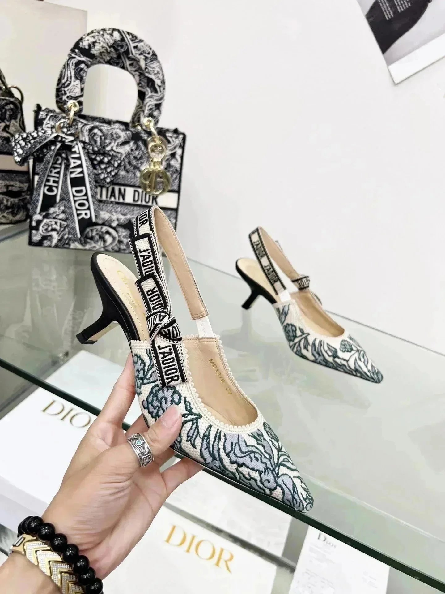 081202194 081202194