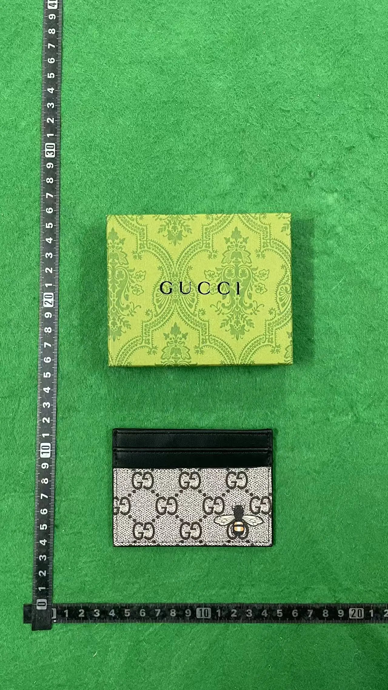 32 32