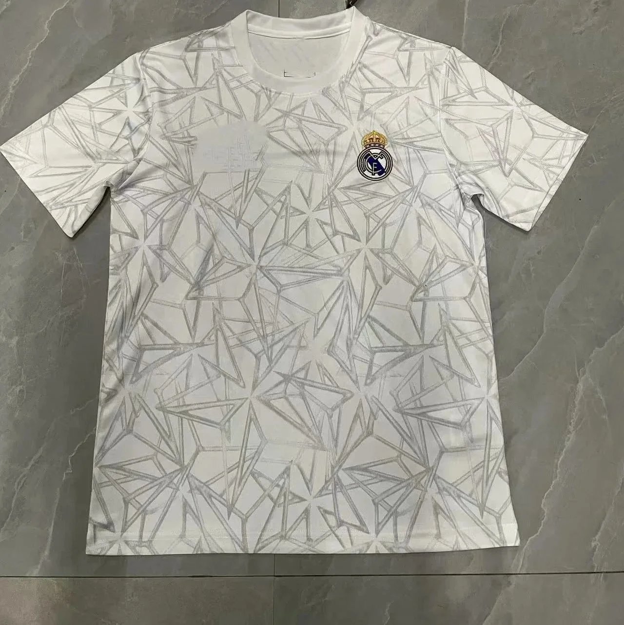 皇马训练服白色 皇马训练服白色