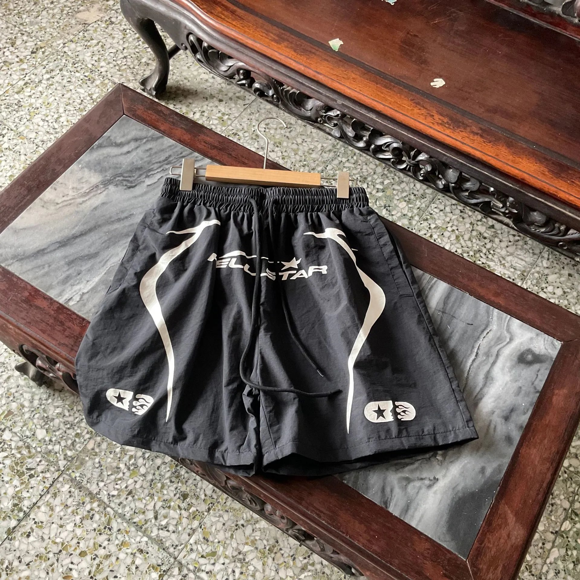 灰色 灰色