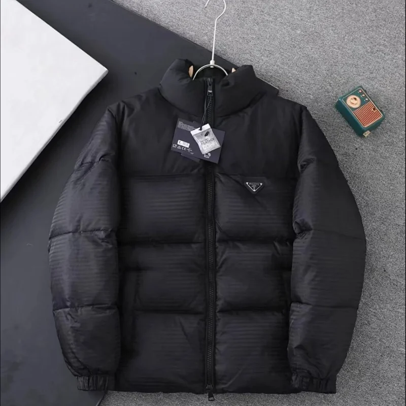 短款羽绒服蜜蜂小标黑 黑领 短款羽绒服蜜蜂小标黑 黑领