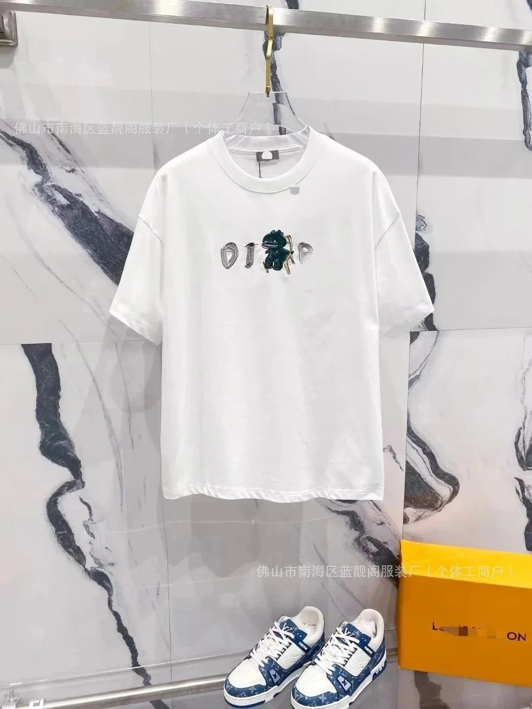 D04白色