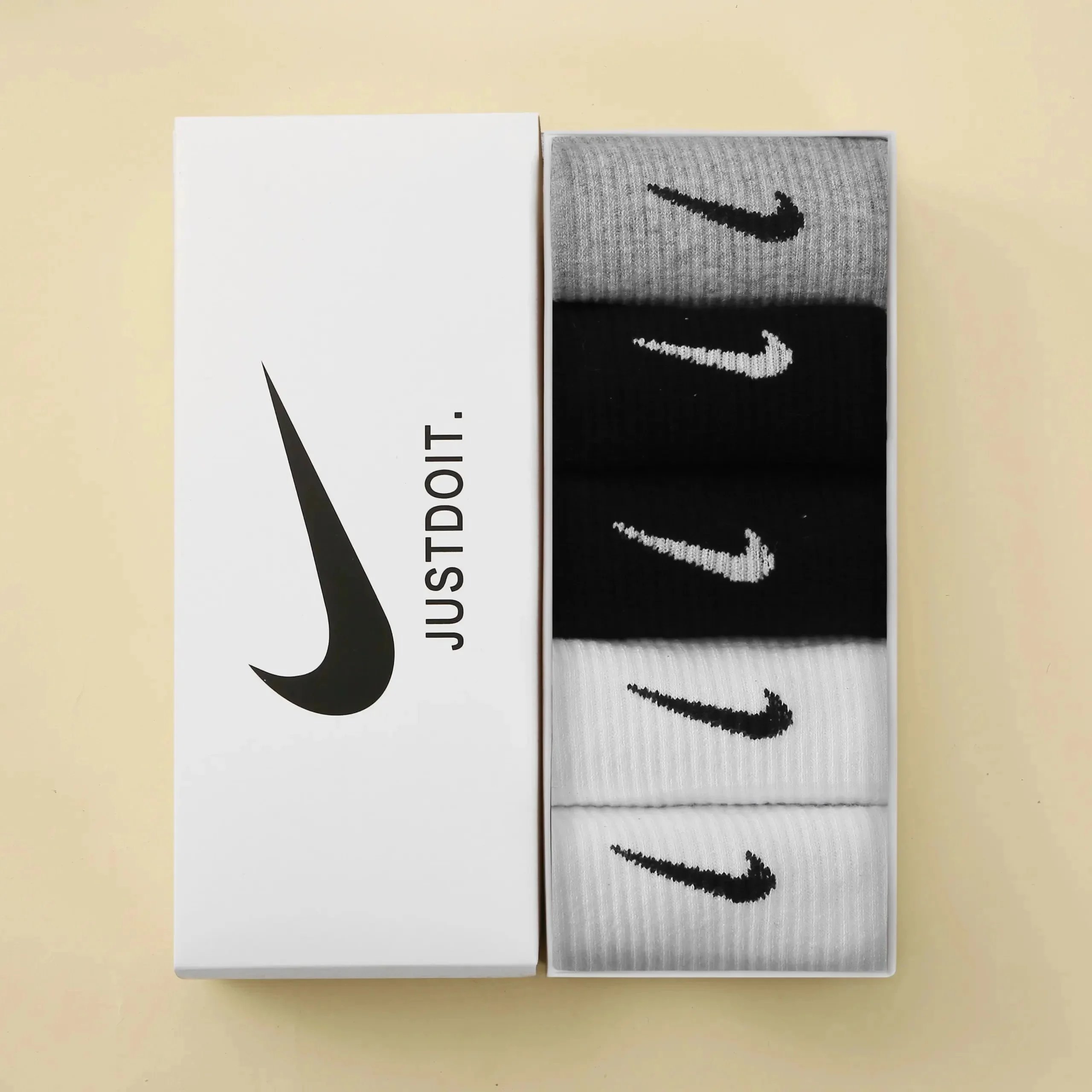 5 pairs【2black+2white+1grey】