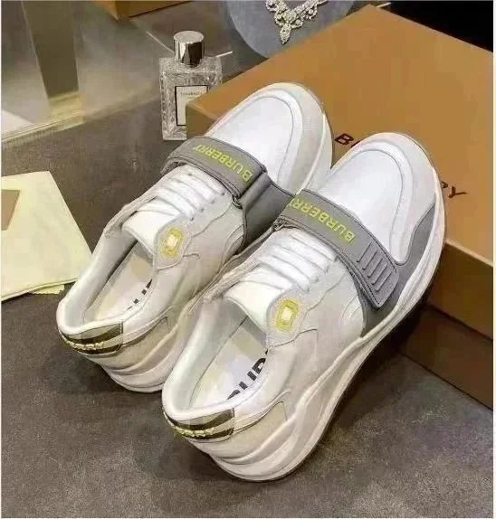 32 32