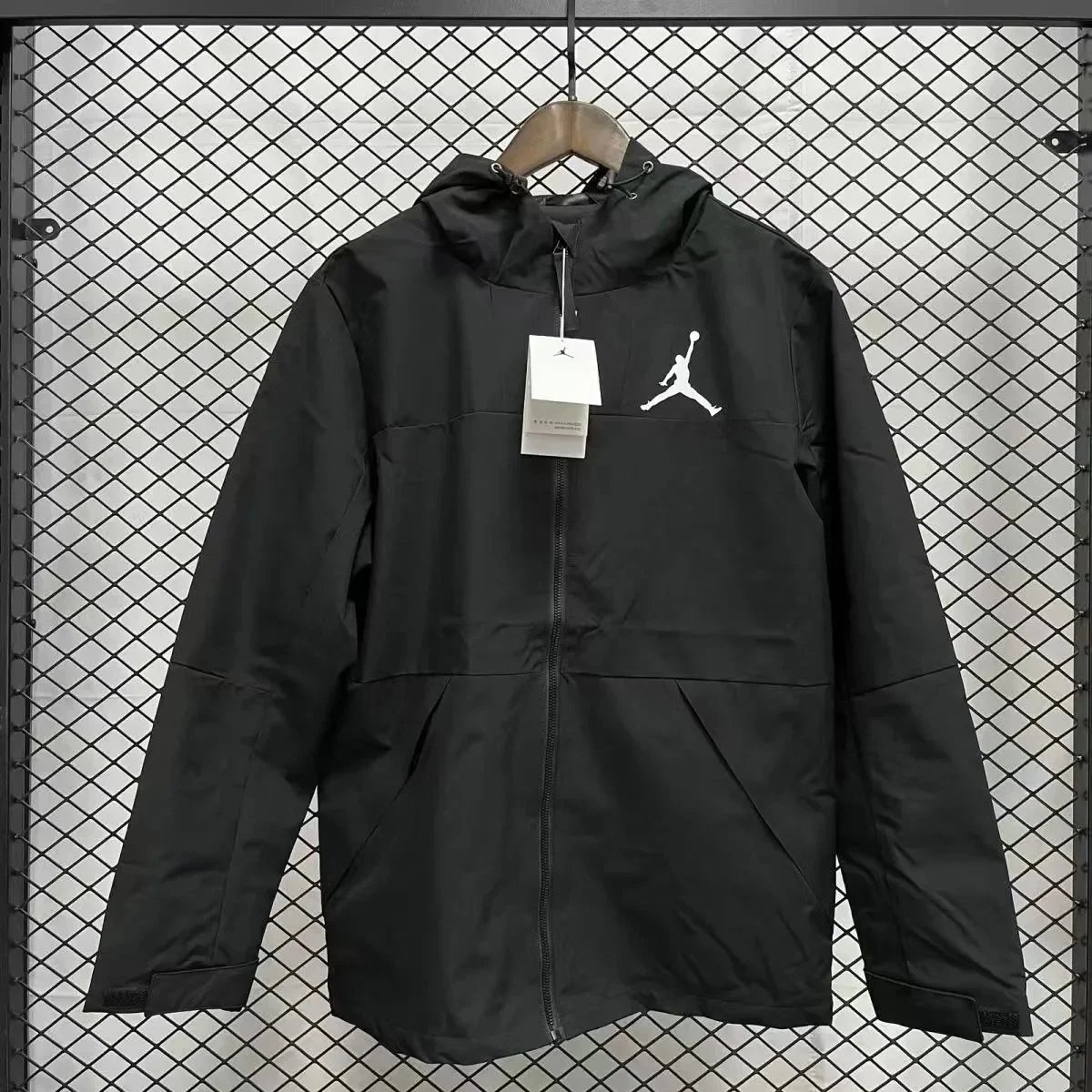 AJ06
