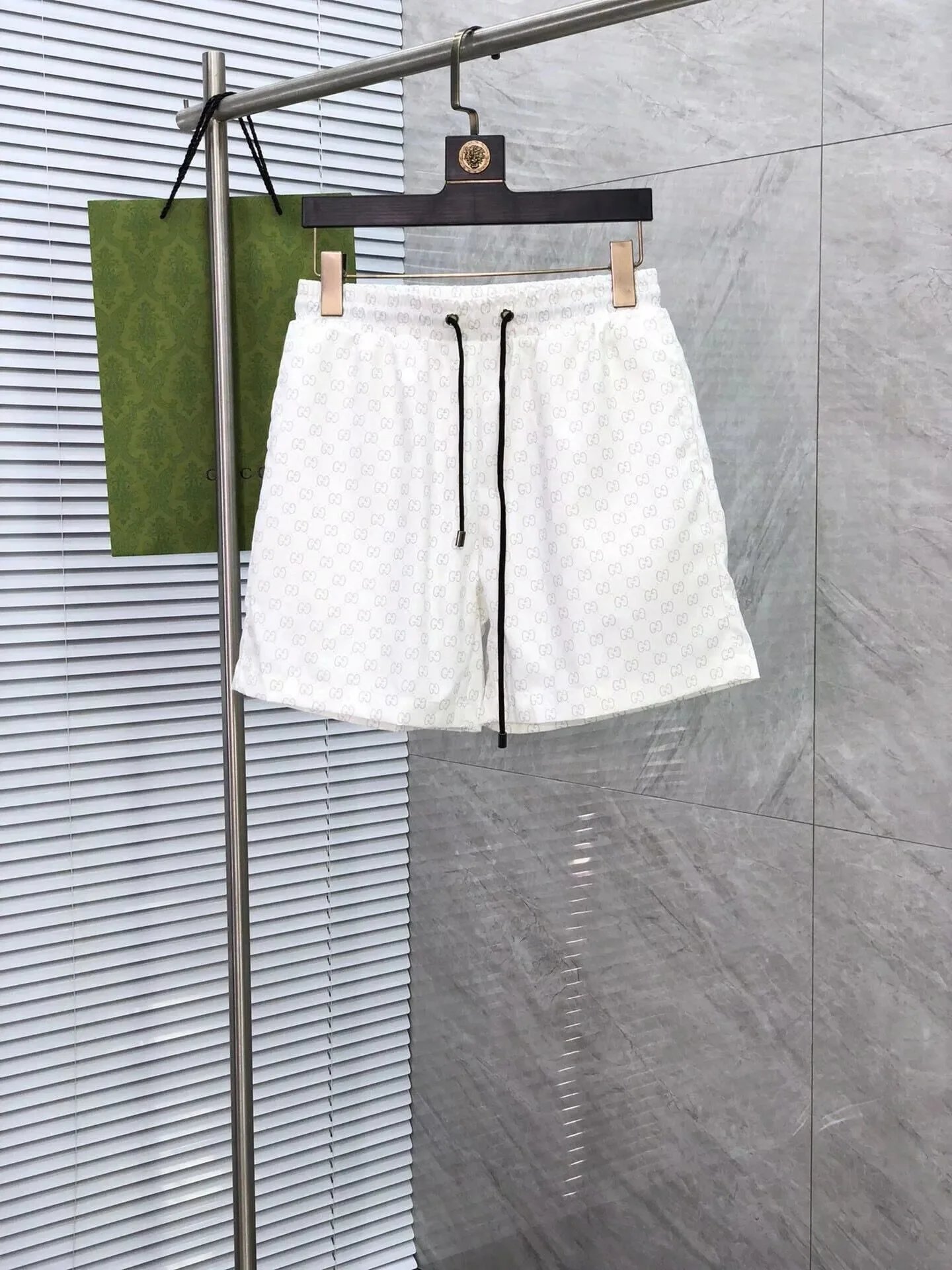 白色