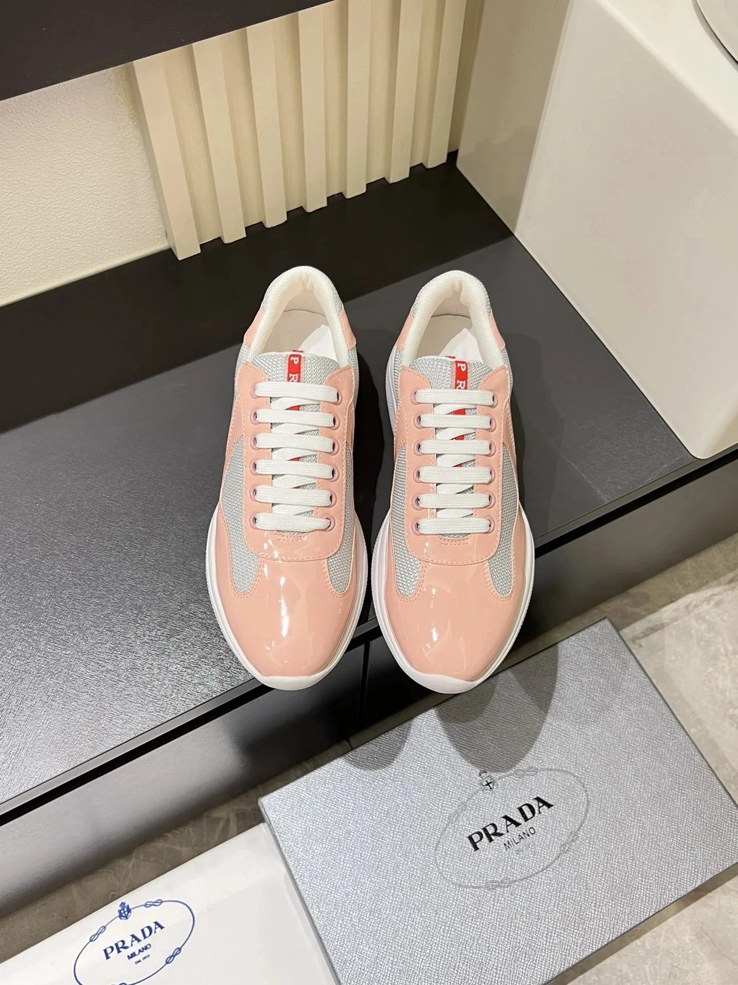 32 32