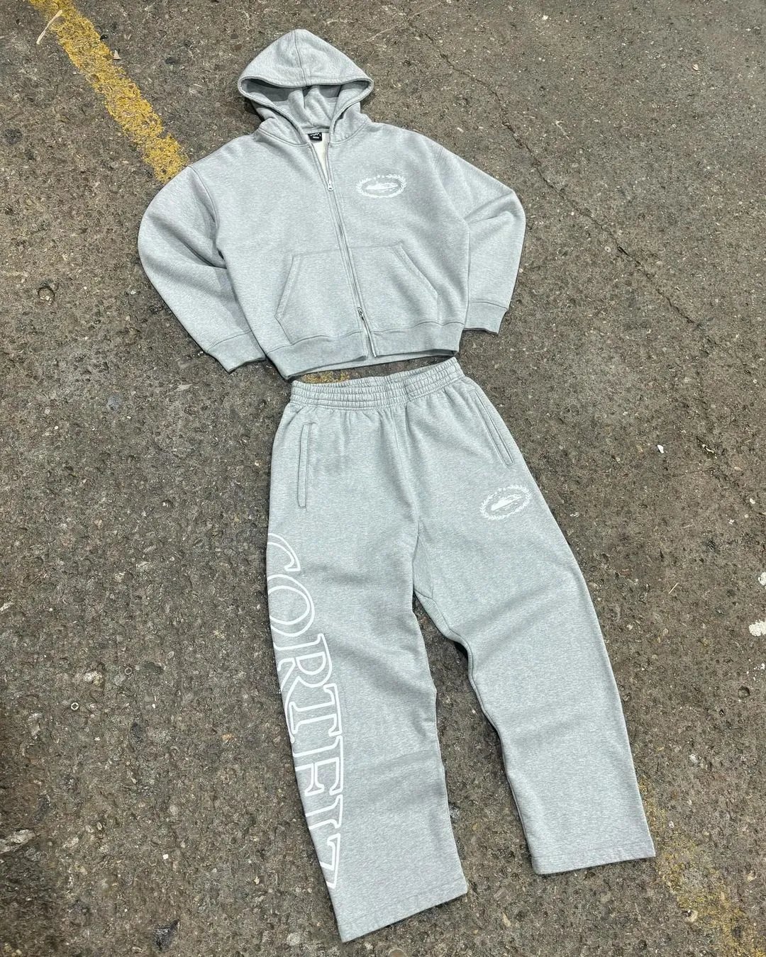 灰色拉链款套装 灰色拉链款套装