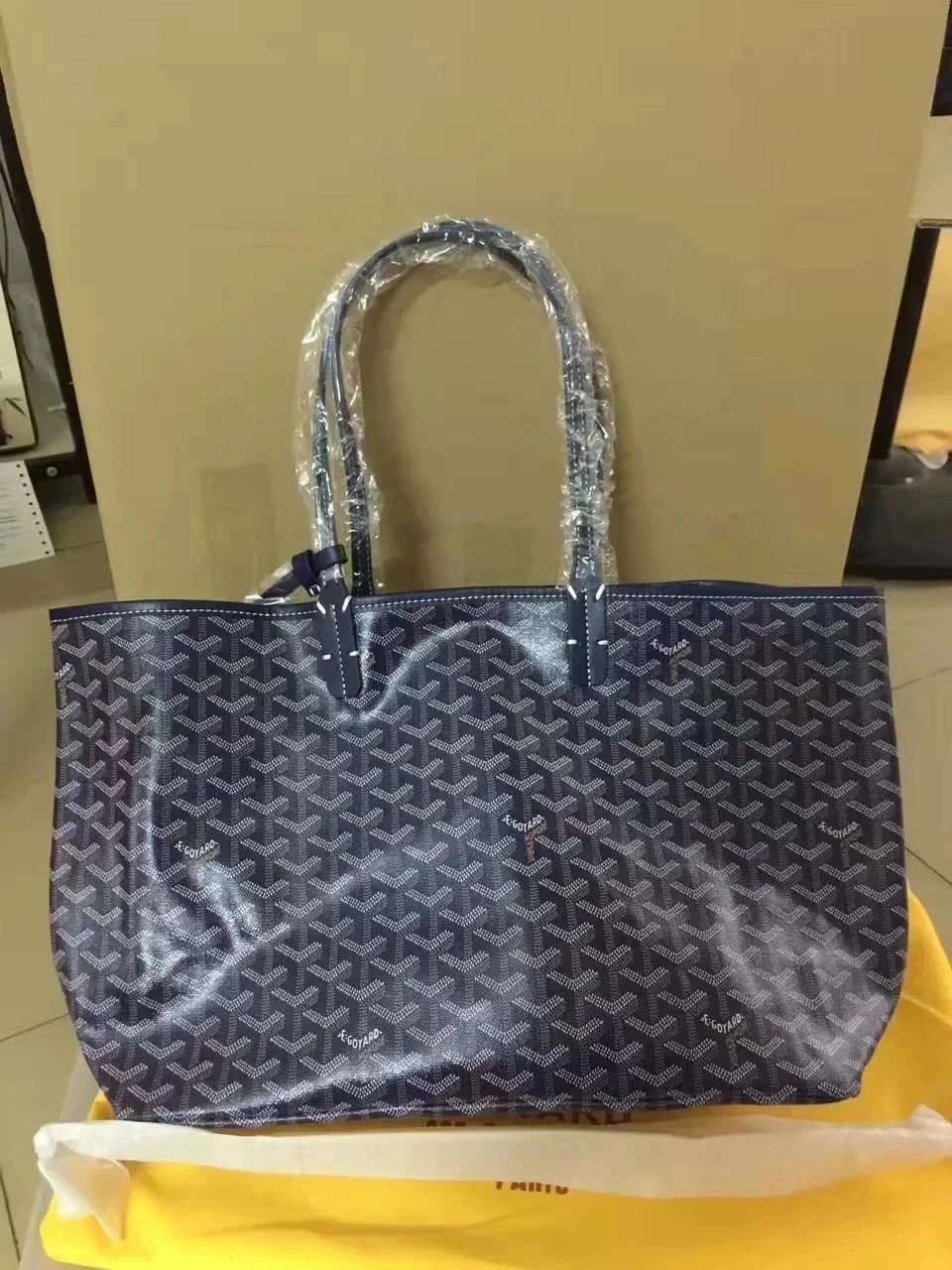 宝蓝色 宝蓝色