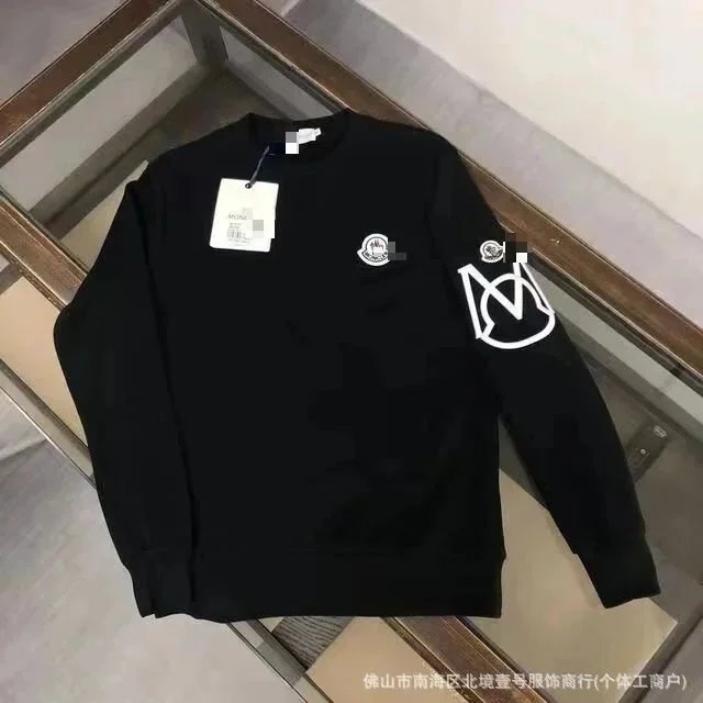 单黑色袖M帽印花 单黑色袖M帽印花