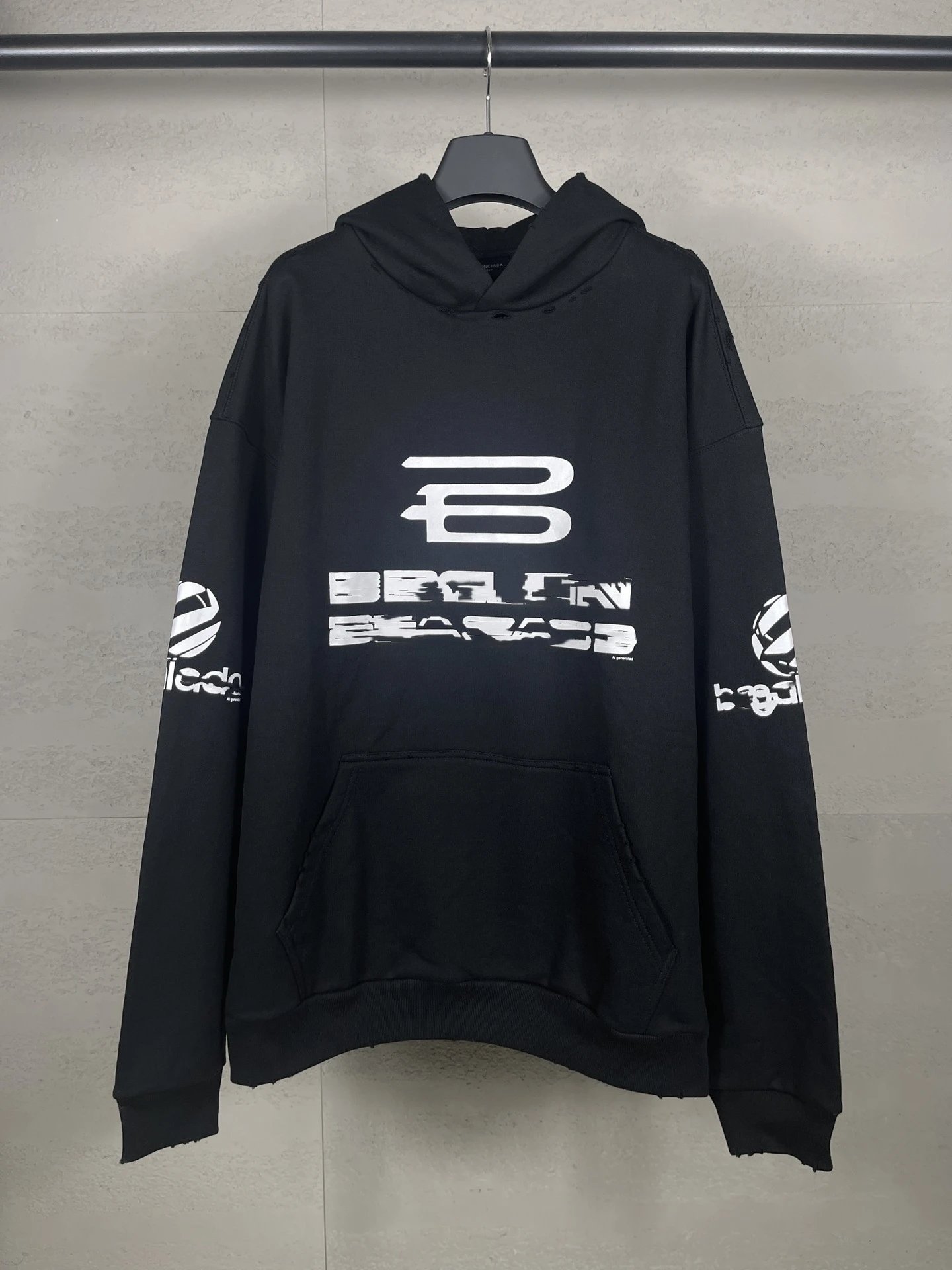 黑色