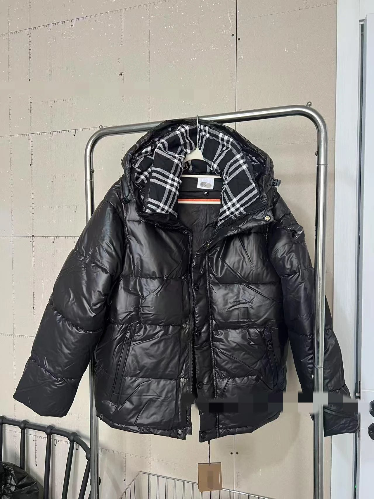 Burberry黑白领口 Burberry黑白领口