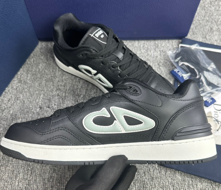3 3