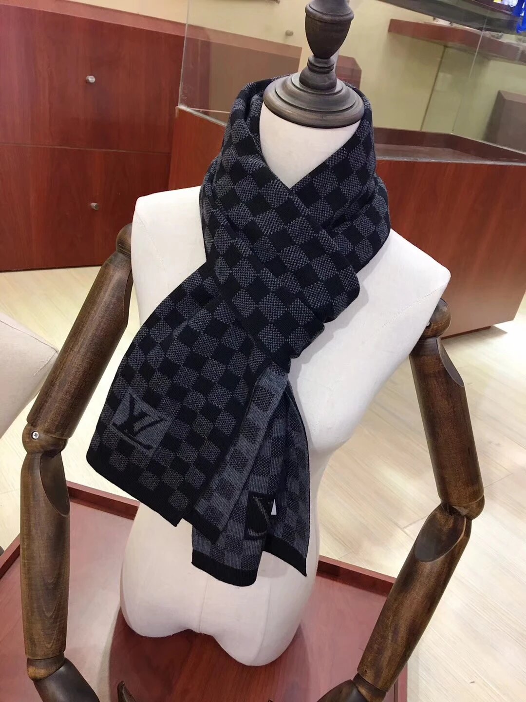 7 7