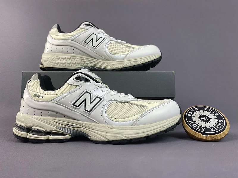 3 3
