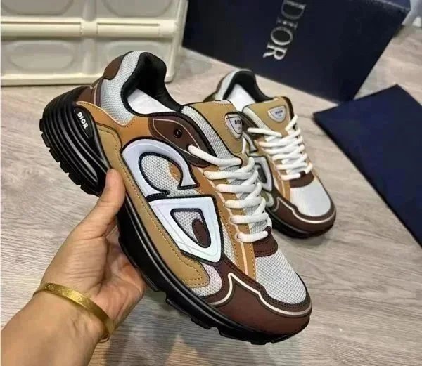 32 32