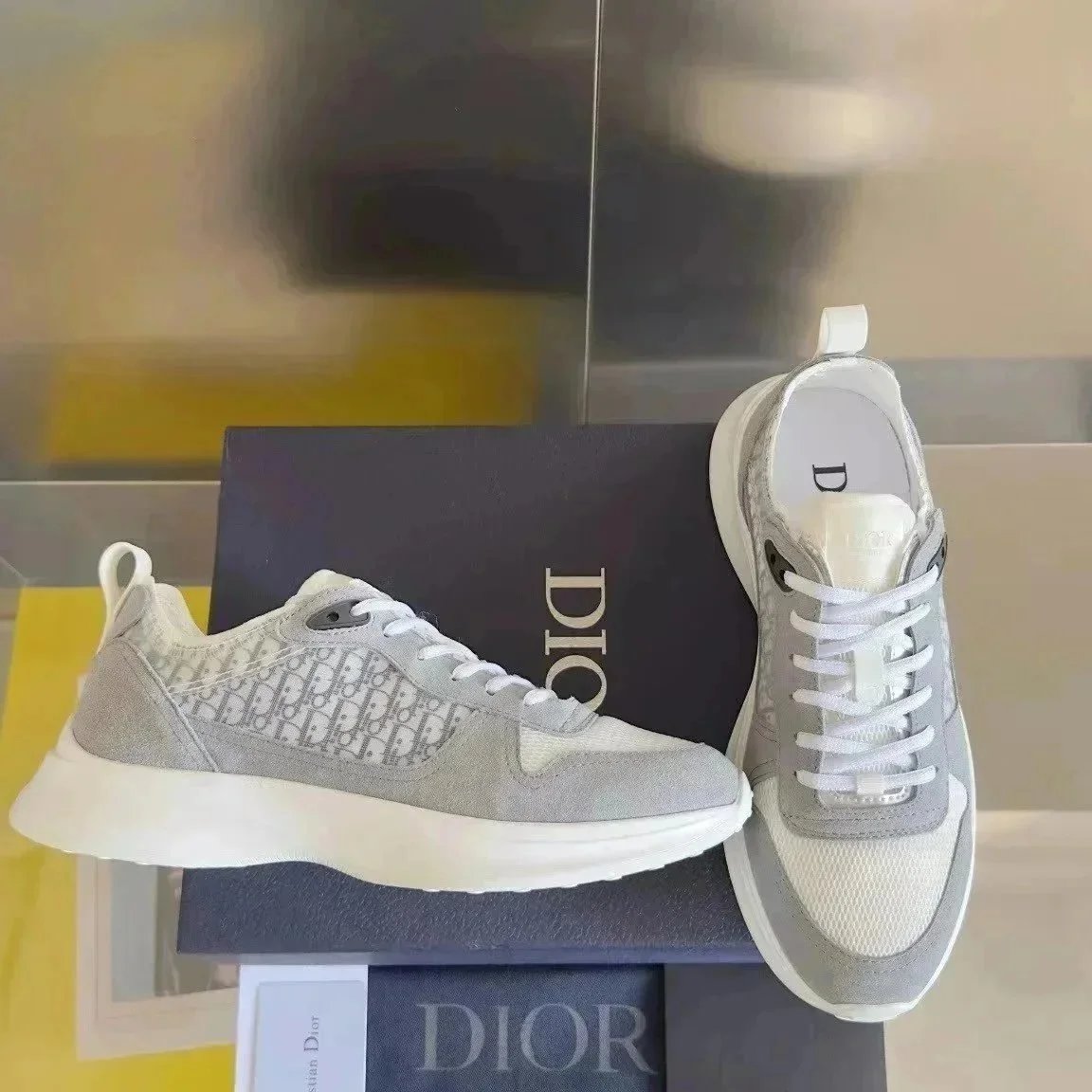 004 004
