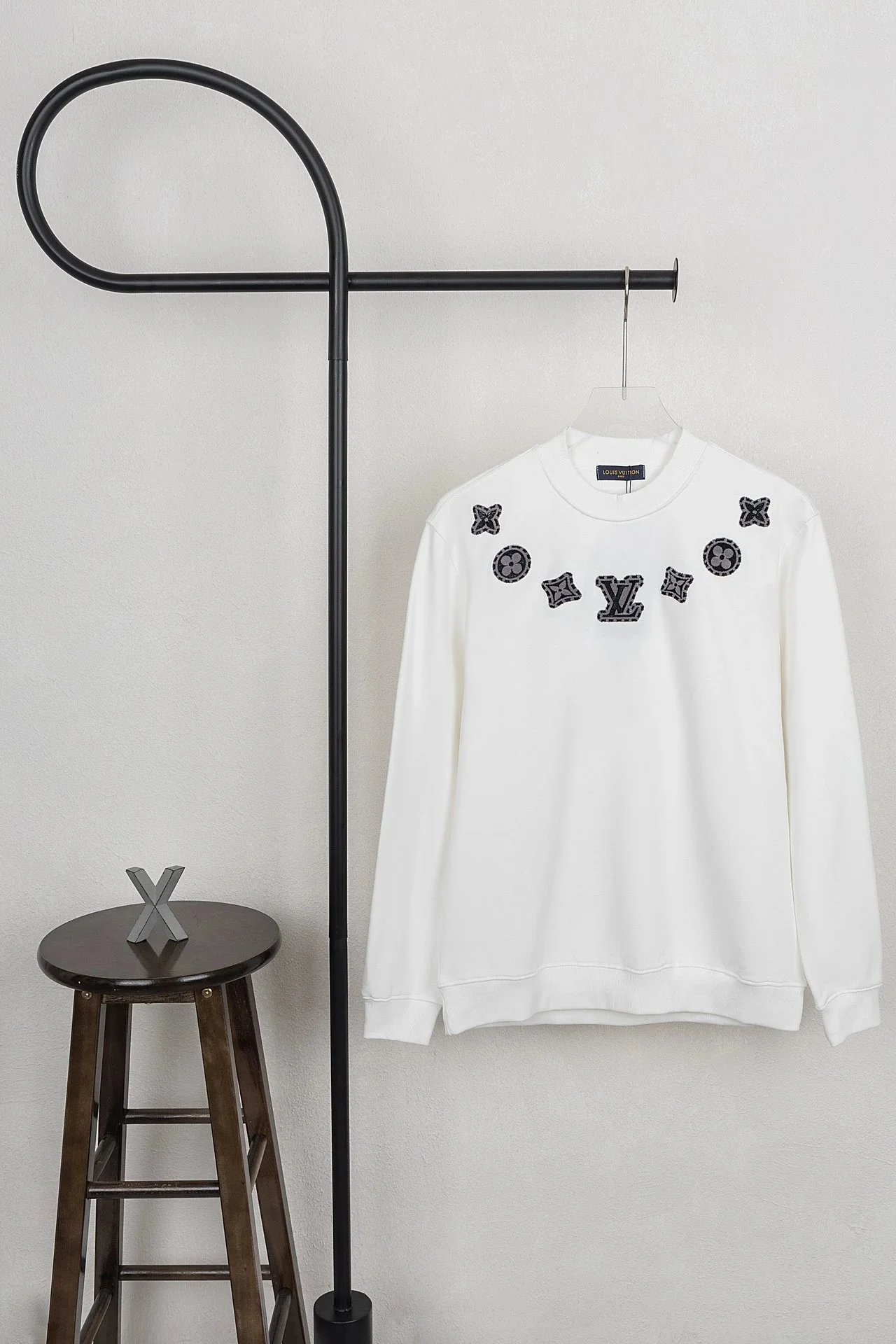 Lou-24-02 Lou-24-02