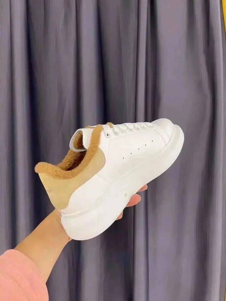 32 32