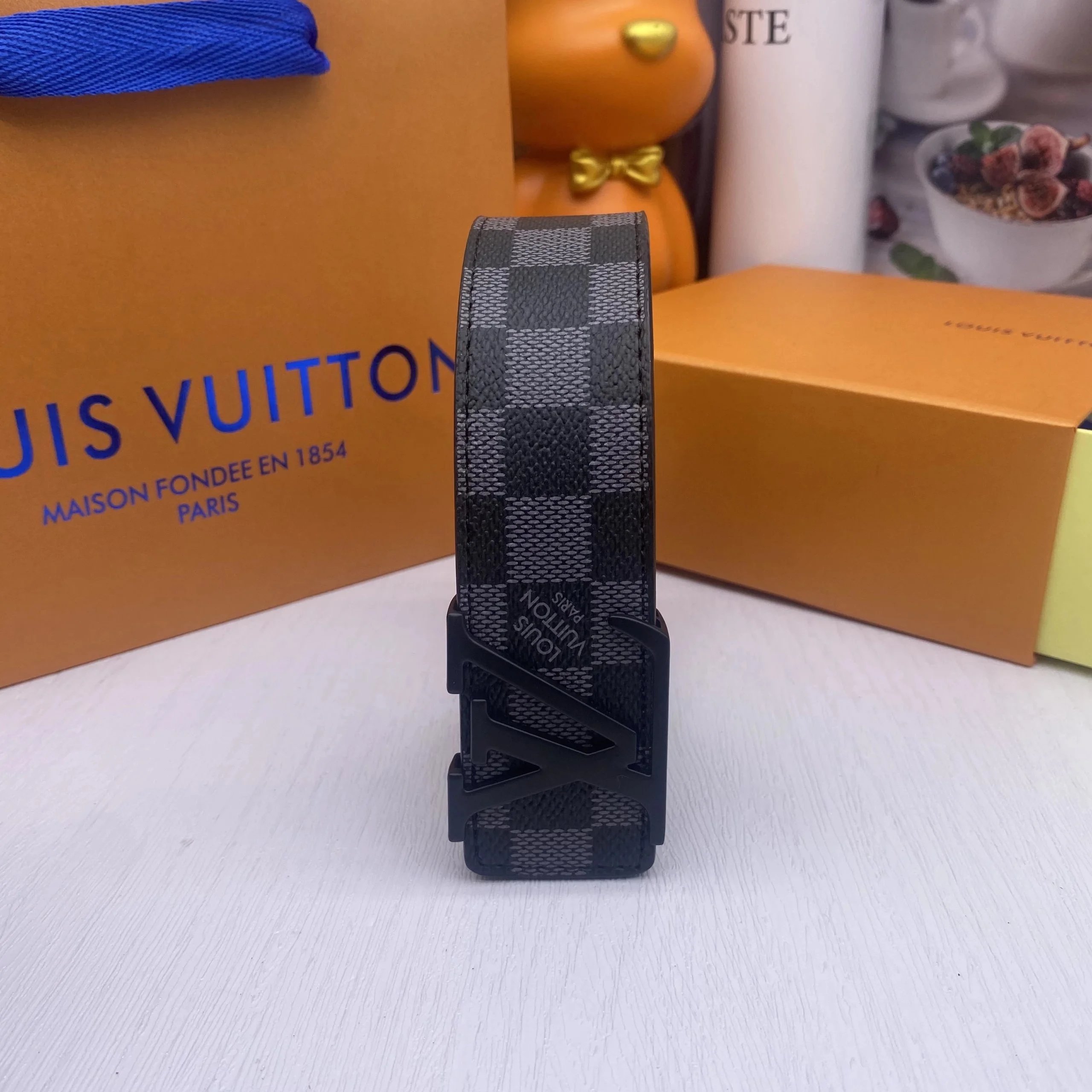 LV 23 LV 23