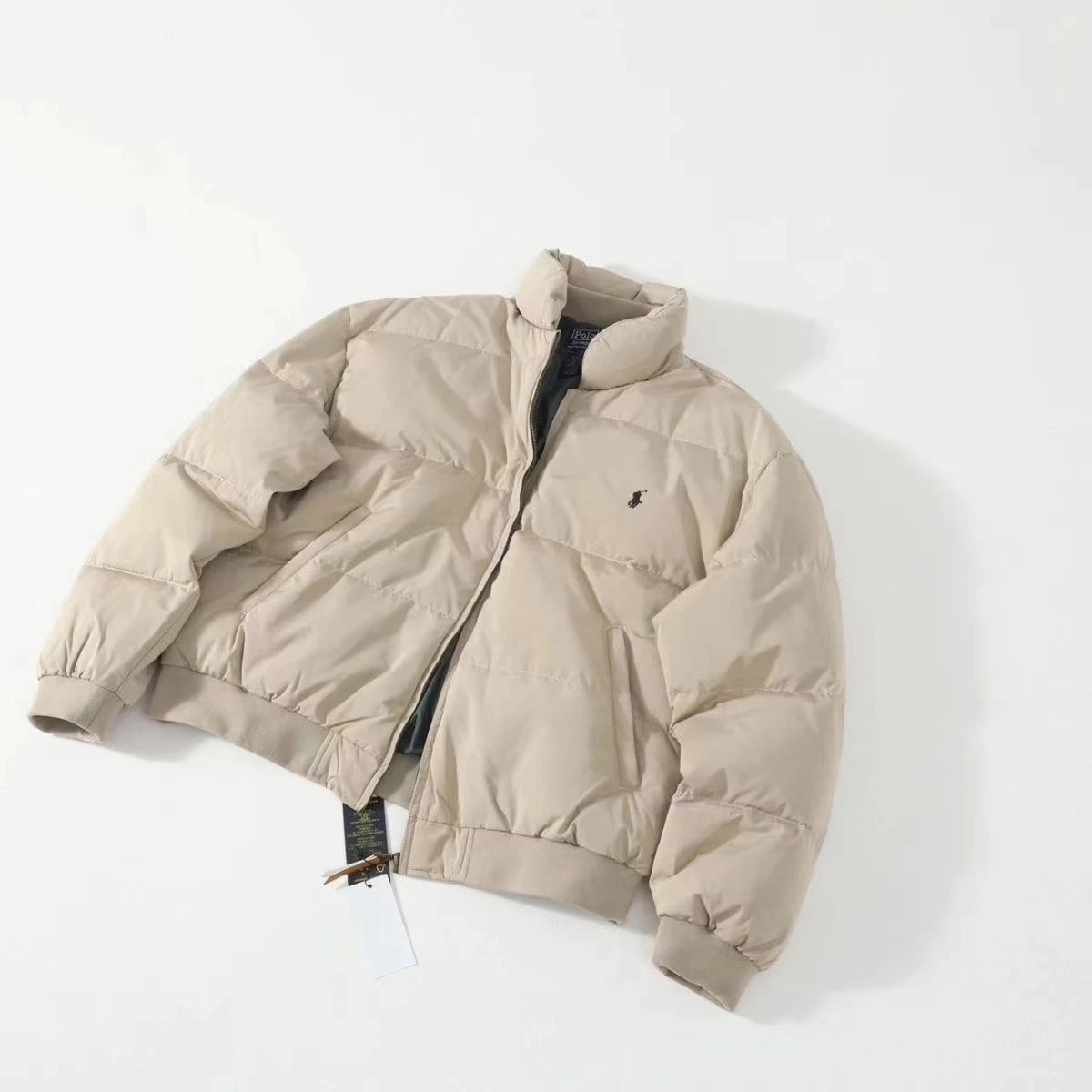 M M
