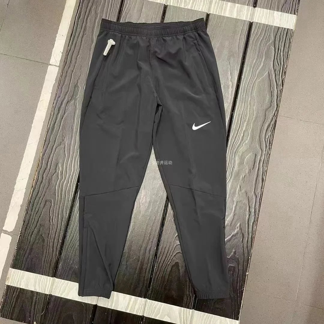 Nike 黑色束脚裤 Nike 黑色束脚裤