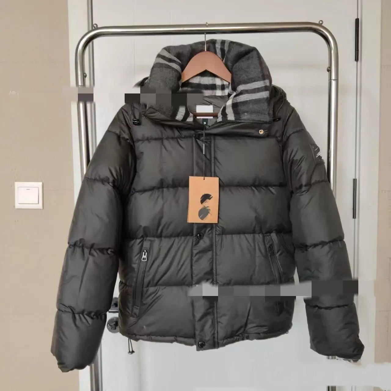 Burberry羊羔毛领黑白格 Burberry羊羔毛领黑白格