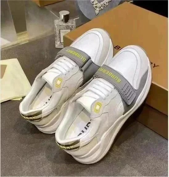 32 32