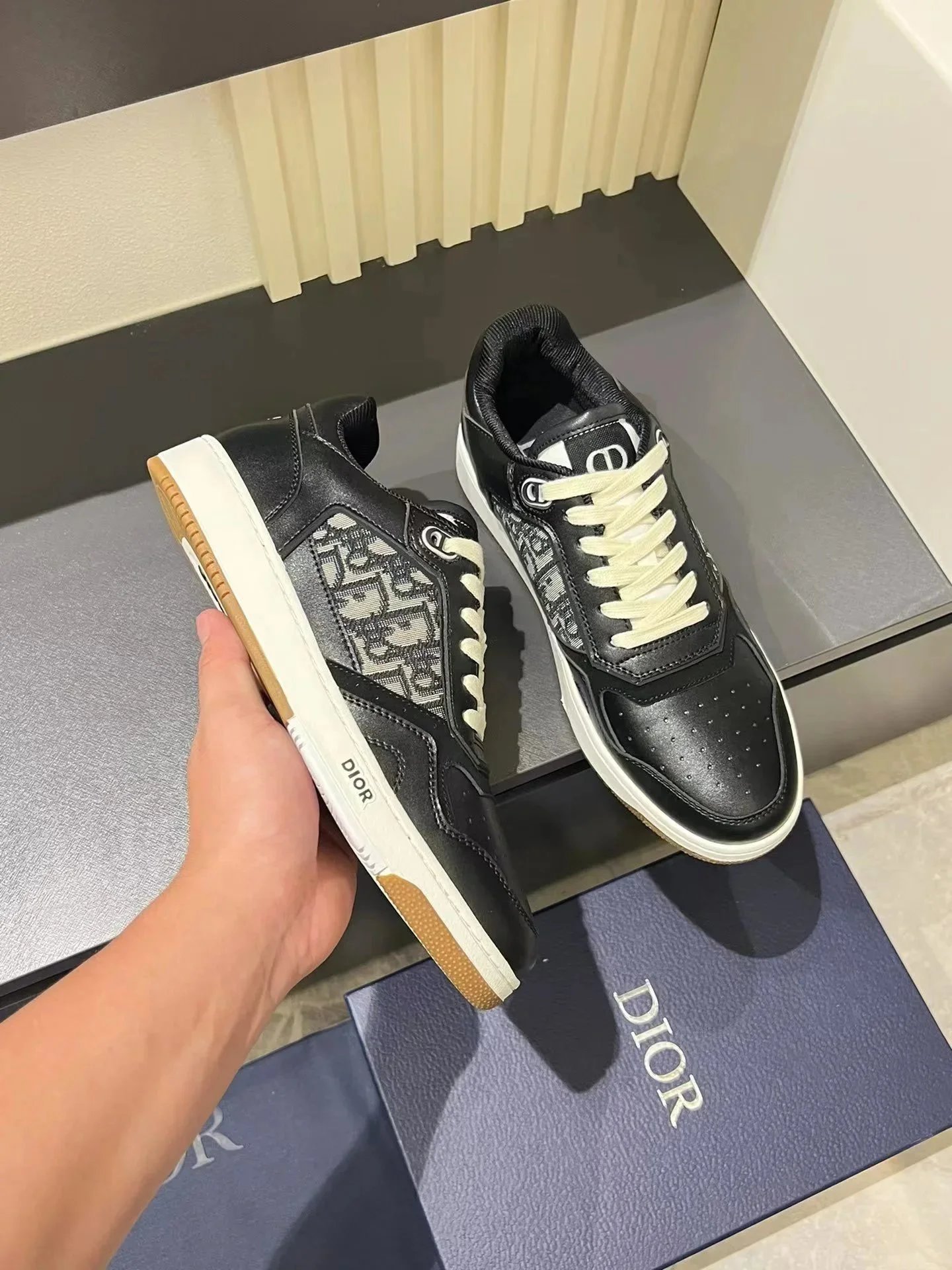 B2701 B2701