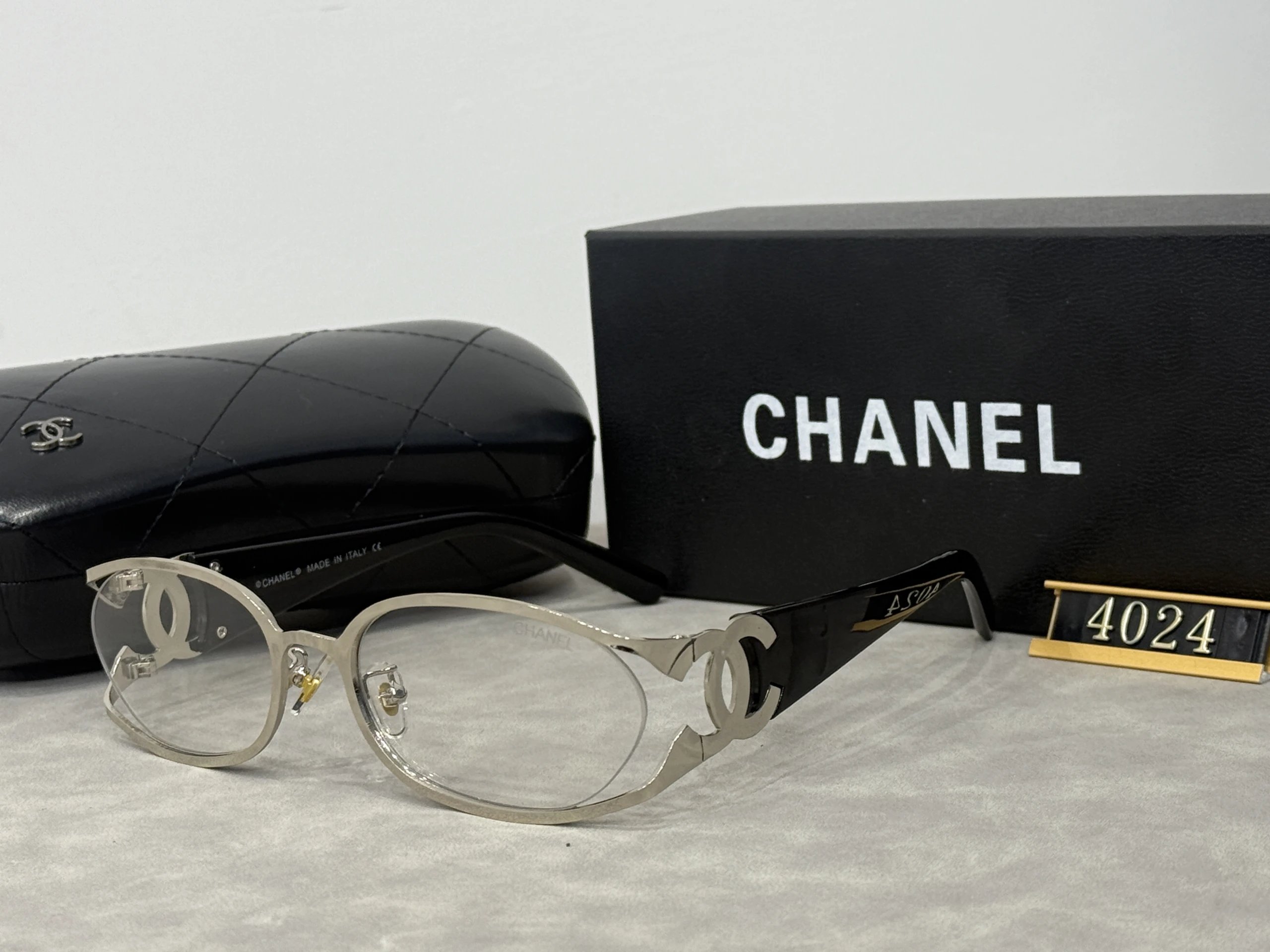 32 32