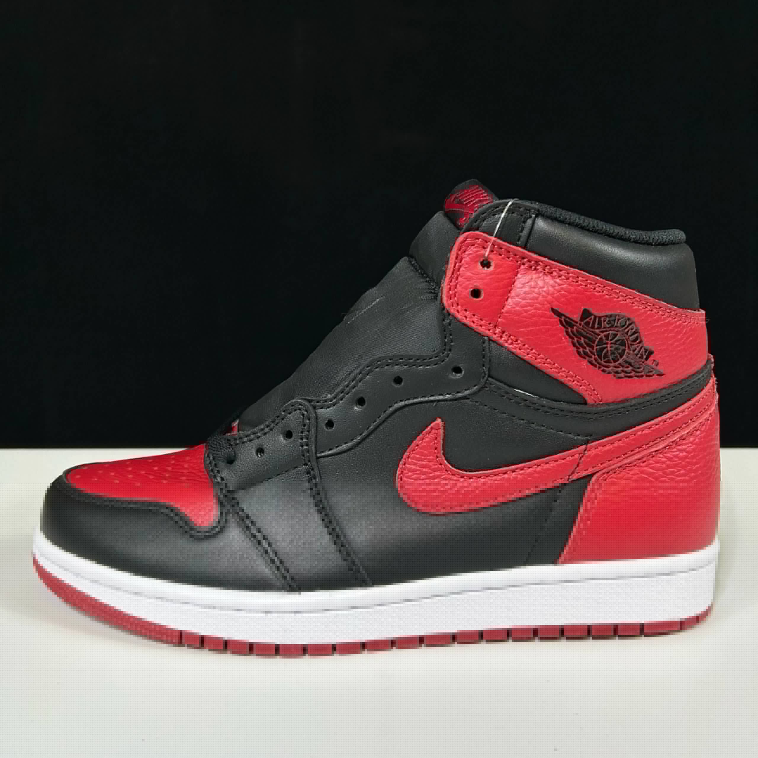 Aj1 禁穿黑红 555088-001 Aj1 禁穿黑红 555088-001