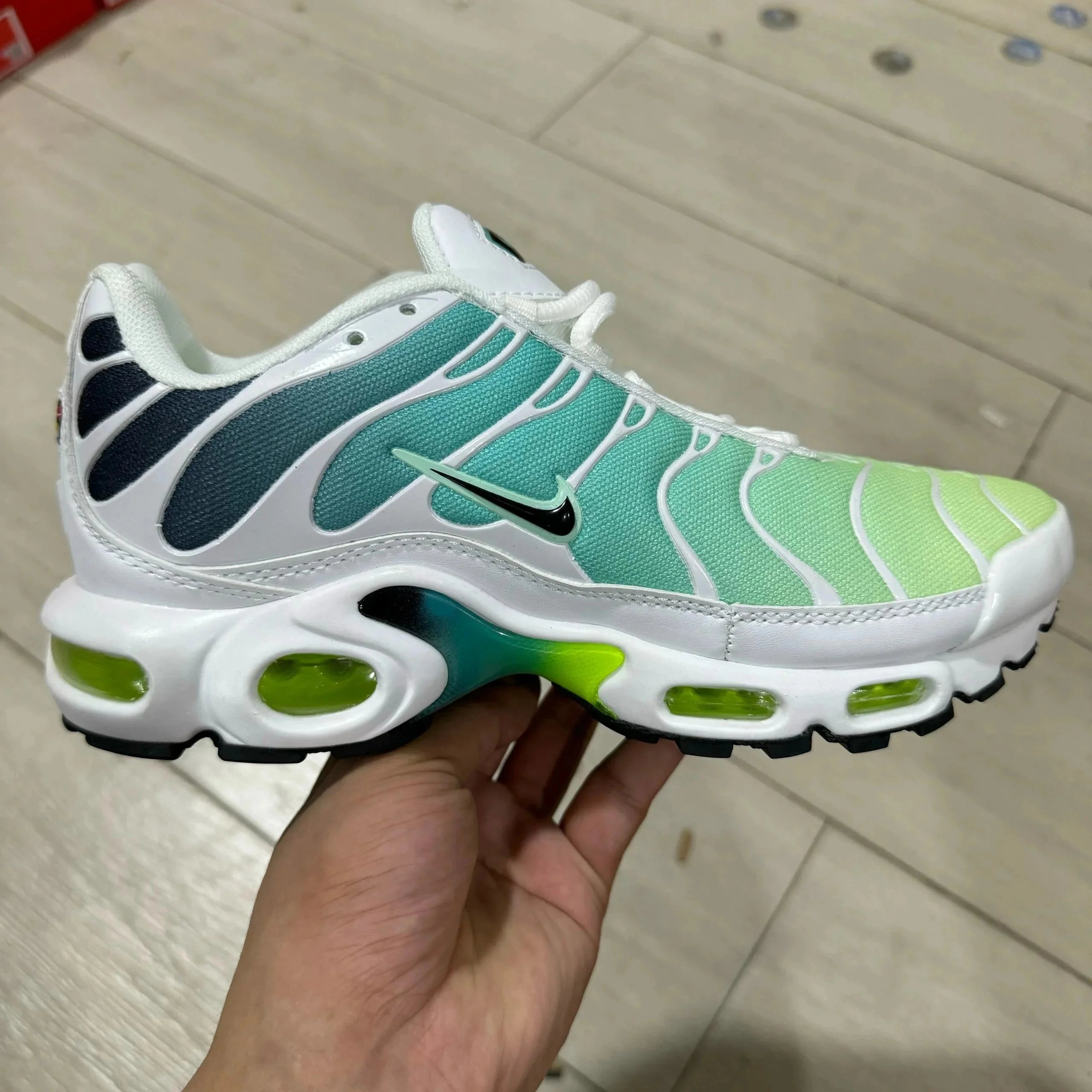 19白蓝绿 19白蓝绿