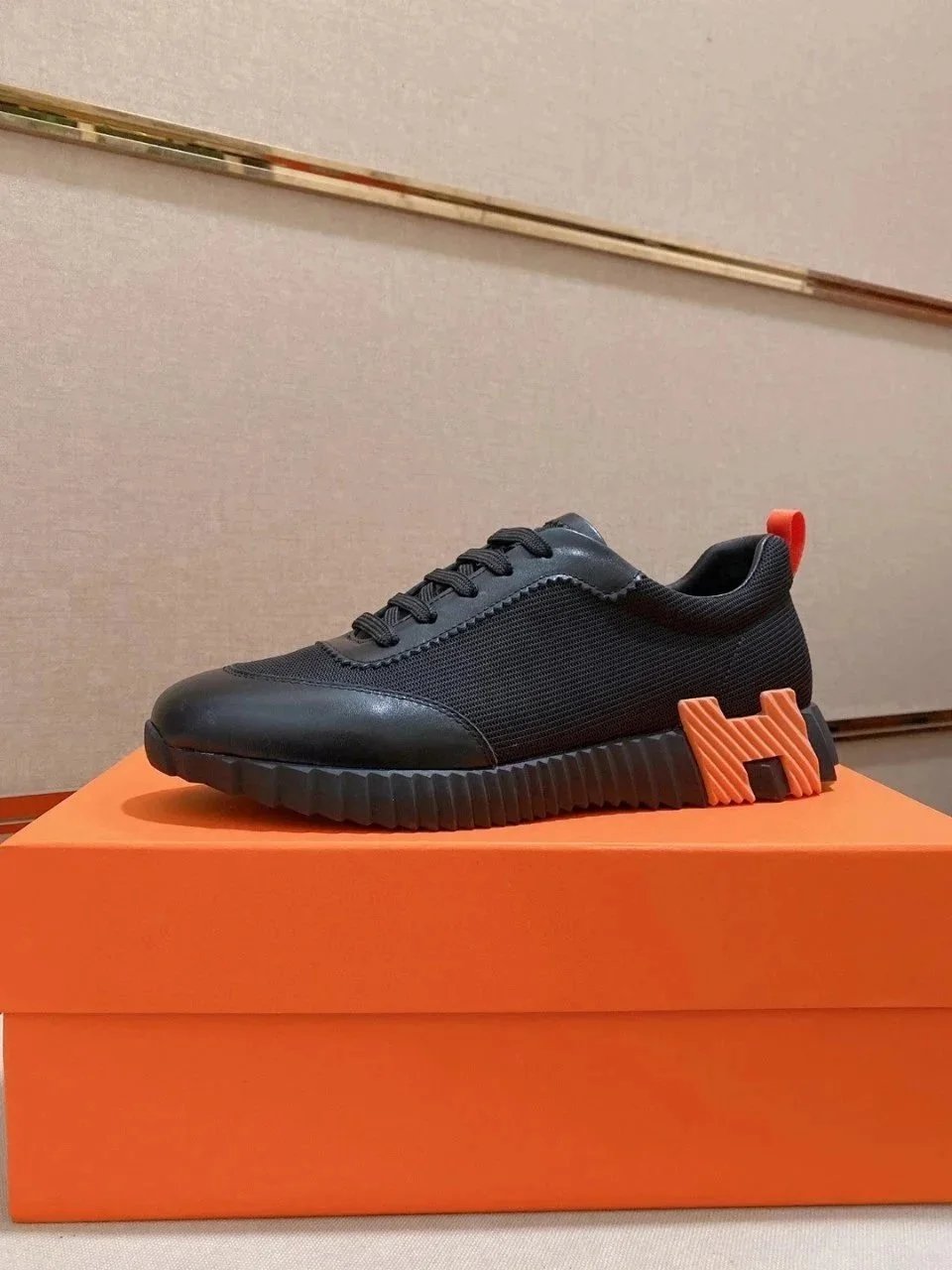 黑皮 橙字 黑皮 橙字