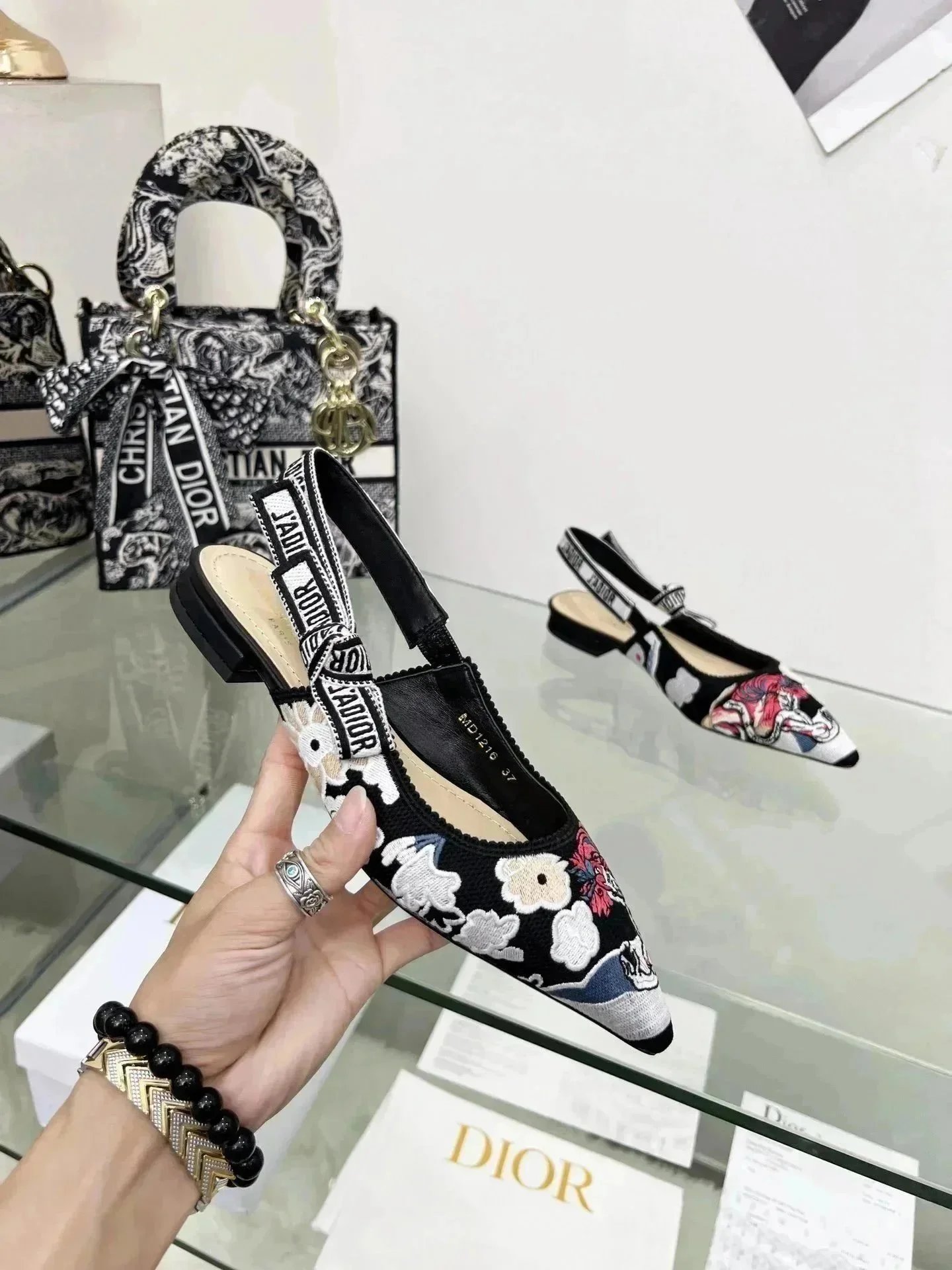 081202173 081202173